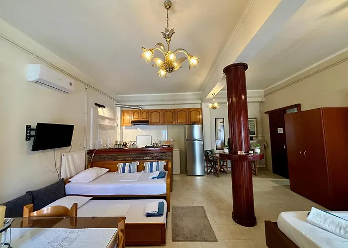Roussos Central House