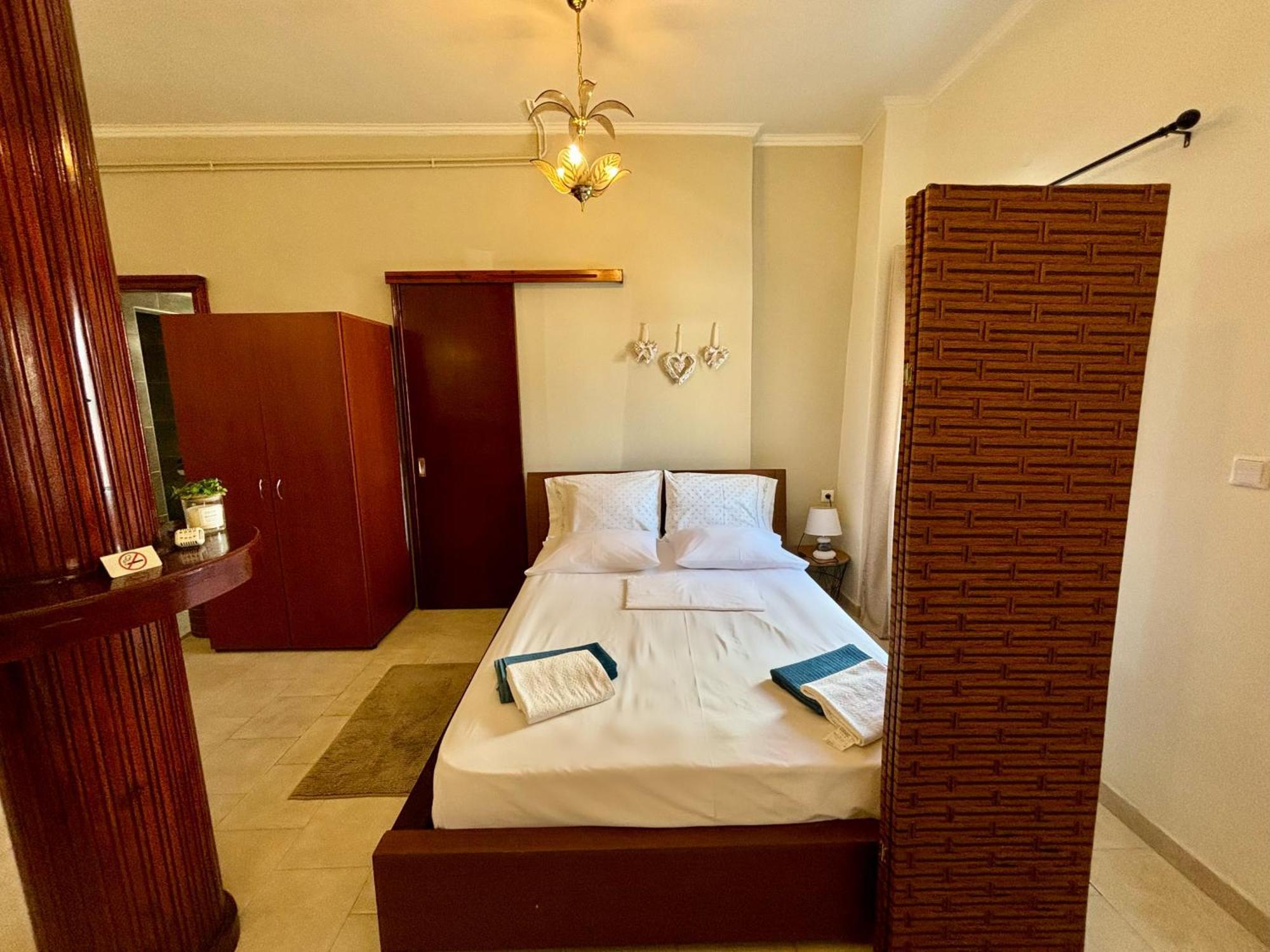 Roussos Central House *